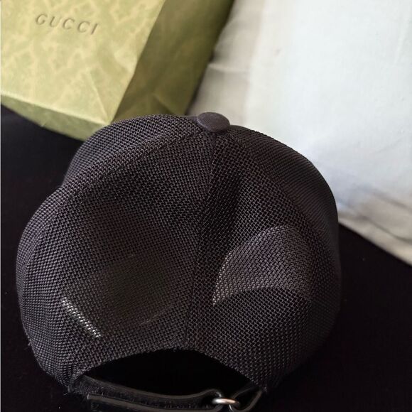 Brand new with box unisex Gucci Black and Red  Cap size m 58 cm Brand new with box unisex Gucci Black and Red Cap size m 58  main image 2